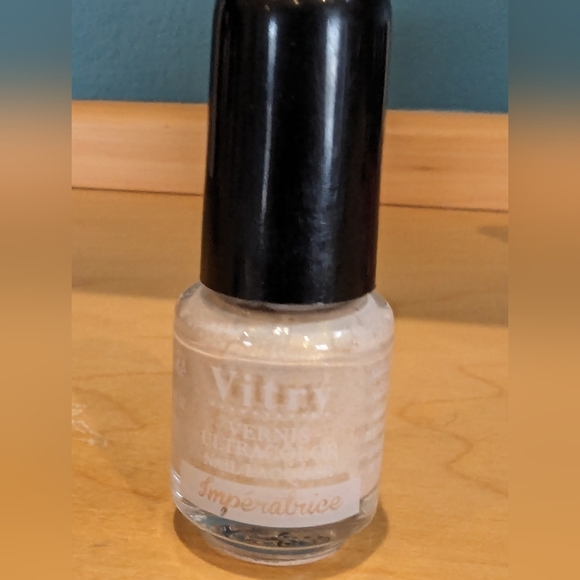 Vitry France Mini Nail Polish travel size, 5 shades & 1 nail recondition… - Picture 4 of 11